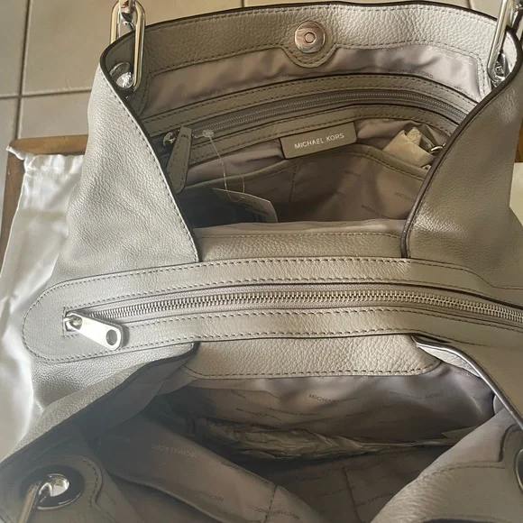 SOLD-🖤MICHAEL Michael Kors Raven Large Shoulder Bag - Picture 12 of 15